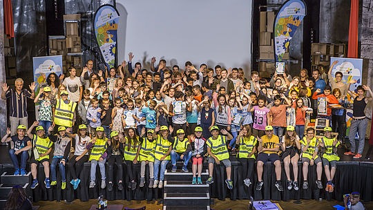 Gruppenfoto vom Wettbewerb Berliner Klimaschulen